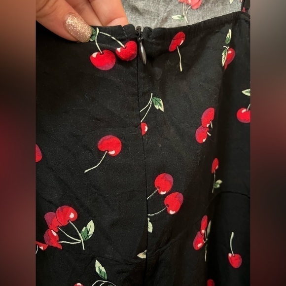 ⚫️ BOGO Cherry strapped short dress with side zip - Picture 4 of 6